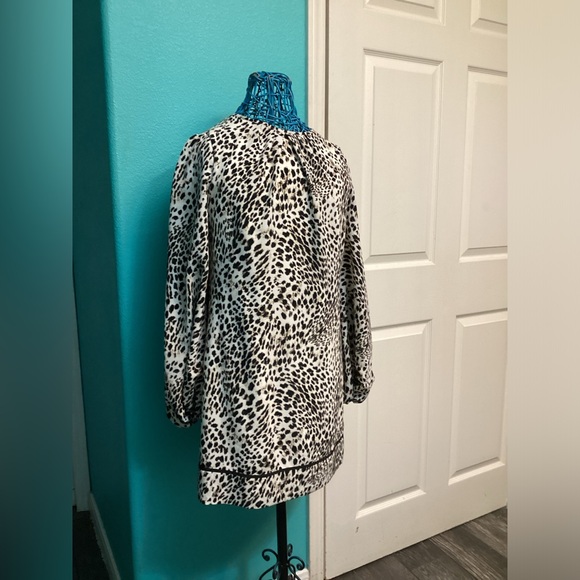 💥PRICE DROP💥 Elizabeth Animal Print Long Blouson Sleeve Shift Mini Dress. - Picture 3 of 7